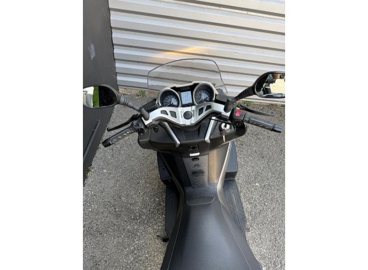 KAWASAKI J300
